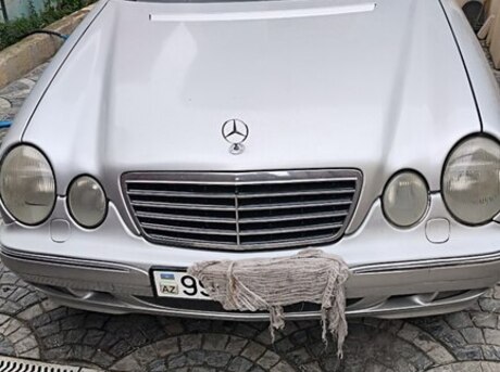 Mercedes E 220 2000