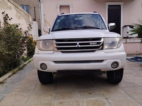 Mitsubishi Pajero io 2001