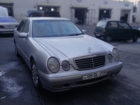 Mercedes E 220 2000