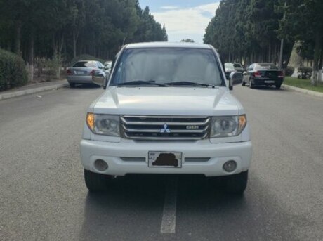 Mitsubishi Pajero io 2001