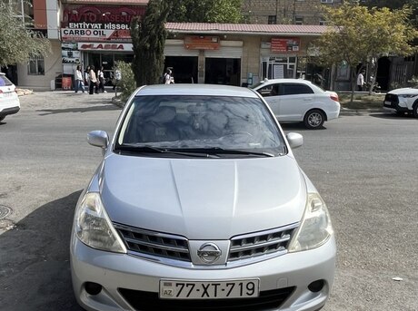 Nissan Tiida 2012