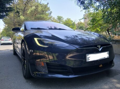 Tesla Model S 2017