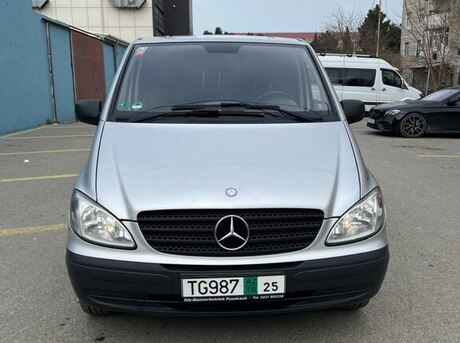 Mercedes  2010