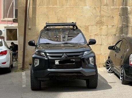 Mitsubishi L200 2023