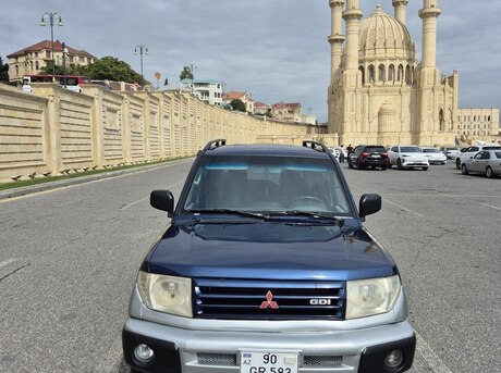 Mitsubishi Pajero io 1998