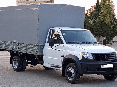 UAZ  2025