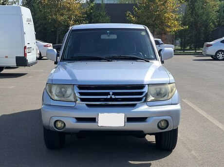 Mitsubishi Pajero io 2002