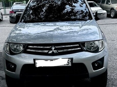 Mitsubishi L200 2012