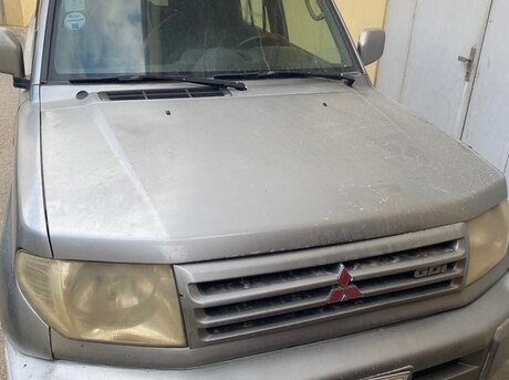 Mitsubishi Pajero io 1999