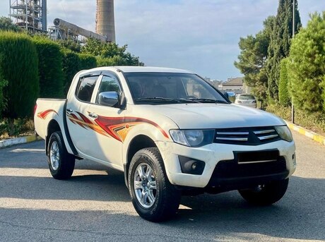 Mitsubishi L200 2013