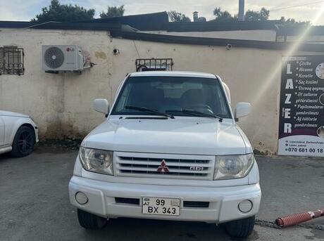 Mitsubishi Pajero io 1999