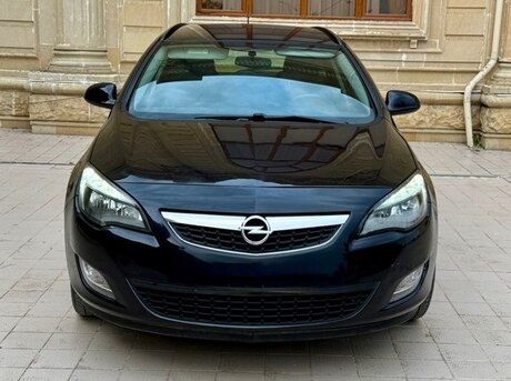 Opel Astra 2011