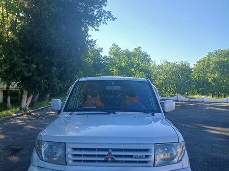Mitsubishi Pajero io 1999