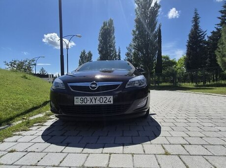 Opel Astra 2011