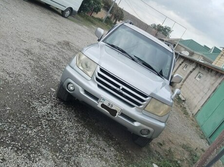 Mitsubishi Pajero io 2003