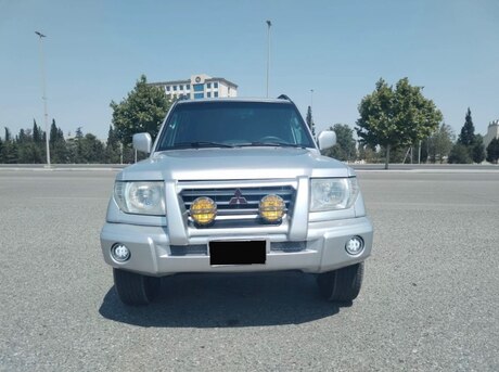 Mitsubishi Pajero io 2000