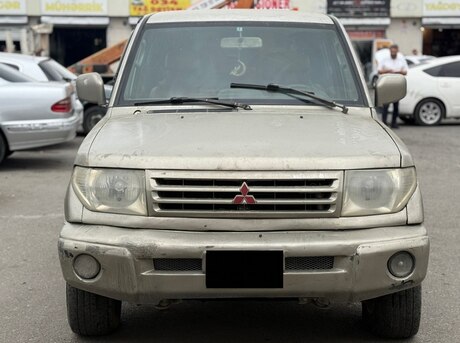 Mitsubishi Pajero io 1999