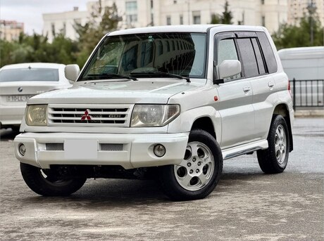 Mitsubishi Pajero io 2000