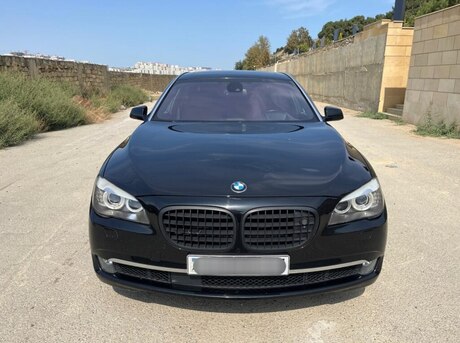 BMW 750 2011