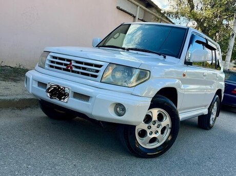 Mitsubishi Pajero io 1999