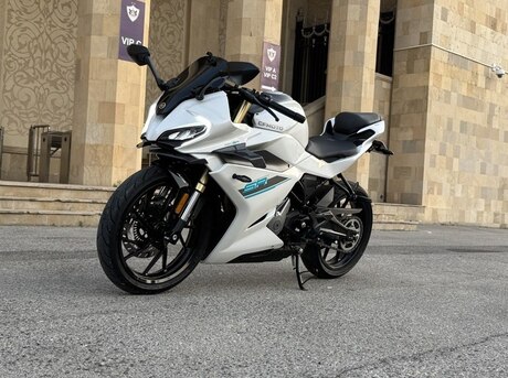CFMOTO 250 SR 2025