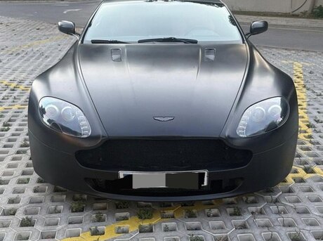 Aston Martin  2010