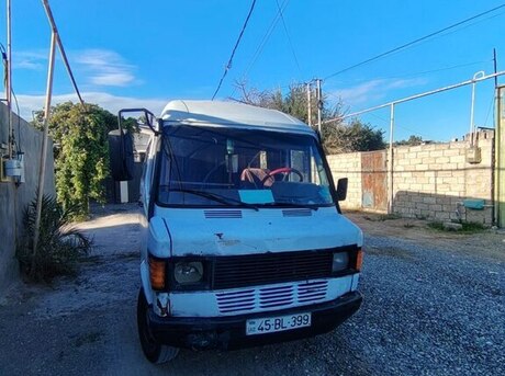 Mercedes 208 D 1990