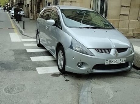 Mitsubishi Grandis 2003