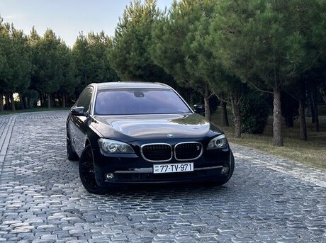 BMW 750 2010
