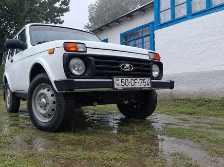 LADA (VAZ) Niva 2011