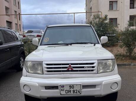 Mitsubishi Pajero io 1999