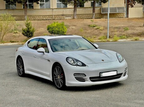 Porsche Panamera 4 2011