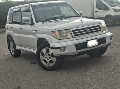 Mitsubishi Pajero io 1999