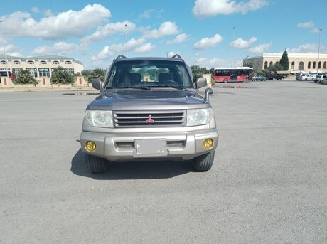 Mitsubishi Pajero io 1998