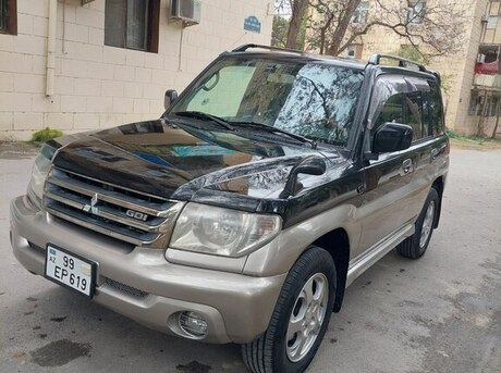 Mitsubishi Pajero io 2001