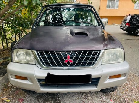 Mitsubishi L200 2004
