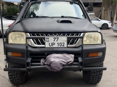 Mitsubishi L200 2003