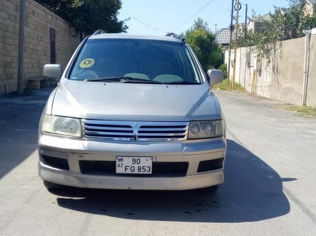 Mitsubishi Chariot 2001
