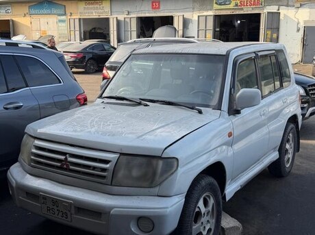 Mitsubishi Pajero io 1999