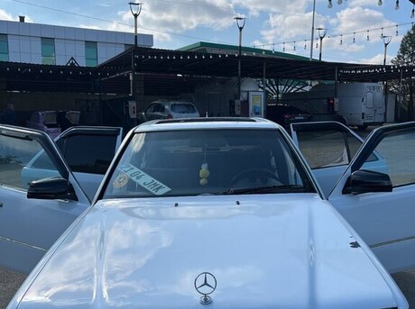 Mercedes 220 E 1992