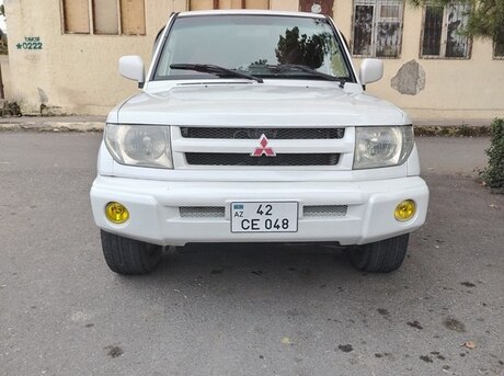 Mitsubishi Pajero io 1999