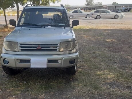 Mitsubishi Pajero io 1999