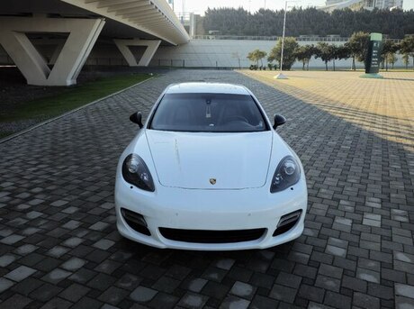 Porsche Panamera 4 2012
