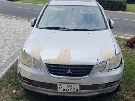 Mitsubishi Airtrek 2001