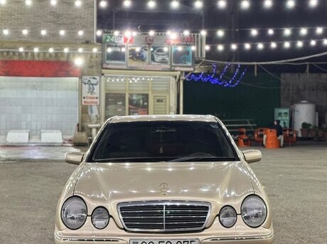 Mercedes E 220 2000
