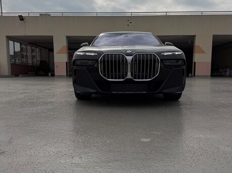 BMW 740 2022