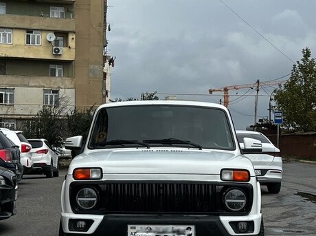 LADA (VAZ) Niva 2011