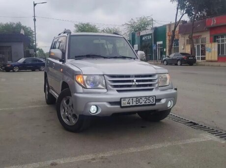 Mitsubishi Pajero io 2004