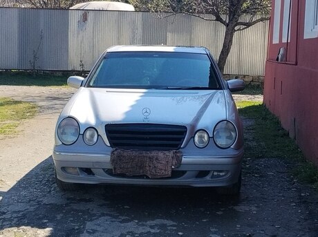 Mercedes E 220 2000