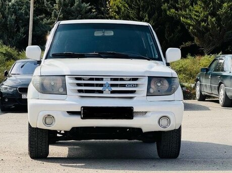 Mitsubishi Pajero io 2000